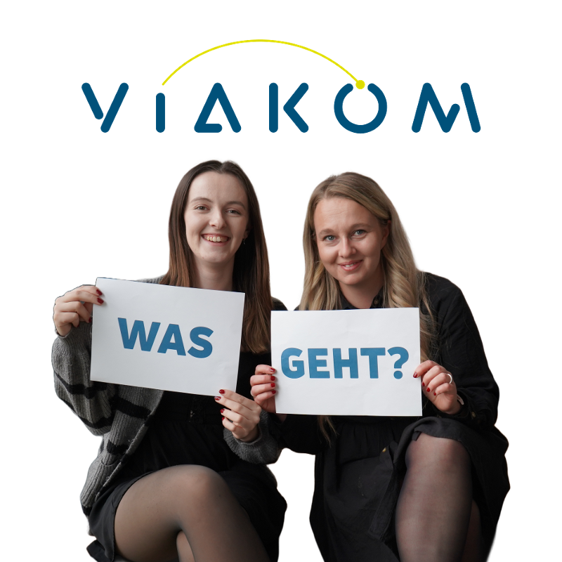 Anna und Josy ohne Hintergrund sitzend blanko-1